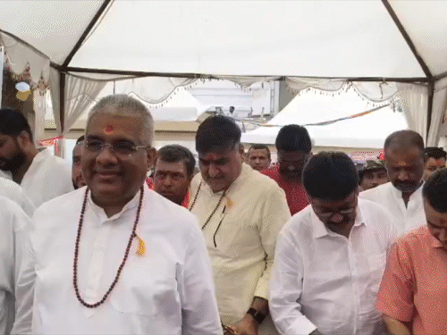 बाबा मंदिर पहुंचे निशिकांत व भूपेंद्र यादव:  निशिकांत ने बंगाल की जीत जनता की जीत बताया, सेंट्रल मिनिस्टर बोले- यह लोकतंत्र की ताकत का प्रमाण – Deoghar News