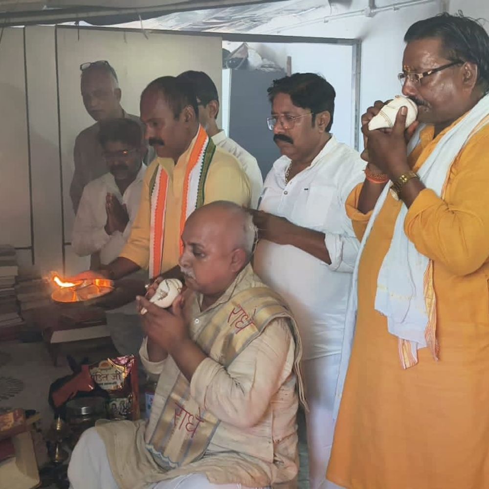 कांग्रेस प्रदेश अध्यक्ष अजय राय अस्वस्थ होने पर हवन पूजन:शीघ्र स्वास्थ्य लाभ के लिए जौनपुर में कांग्रेसियों ने किया पूजा पाठ