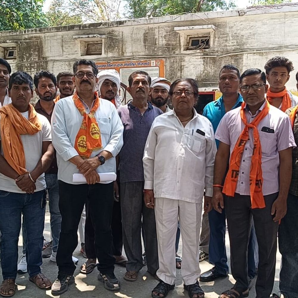 शिवसेना ने राजा शिवाजी फिल्म टैक्स फ्री करने की मांग:मुजफ्फरनगर में कलेक्ट्रेट तक पैदल मार्च कर सीएम को ज्ञापन सौंपा