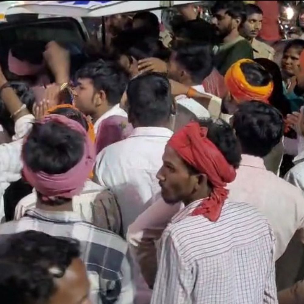 जौनपुर में प्रसव के बाद प्रसूता की मौत:परिजनों ने डॉक्टरों पर लापरवाही का आरोप लगाया, अस्पताल परिसर में किया हंगामा