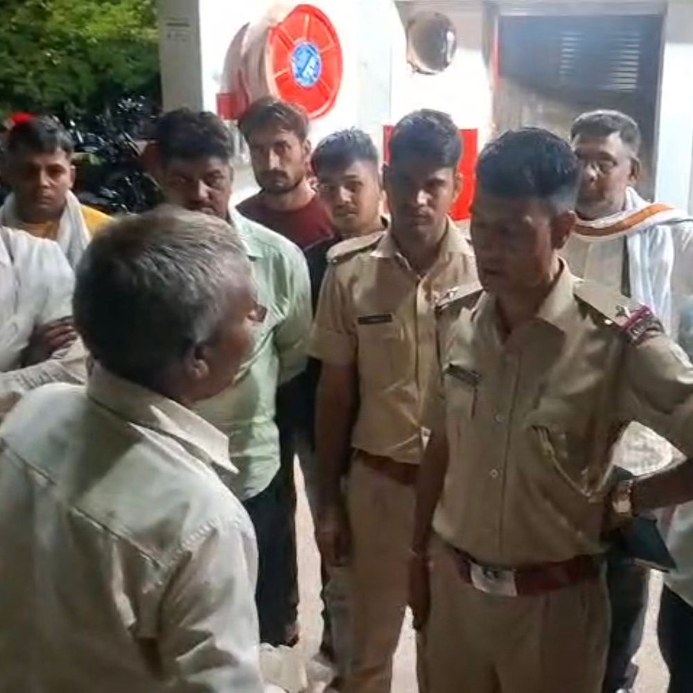 प्रसूता की मौत के बाद अस्पताल में परिजनों का हंगामा:  डॉक्टरों पर लापरवाही और गलत ऑपरेशन का लगाया आरोप – Dholpur News