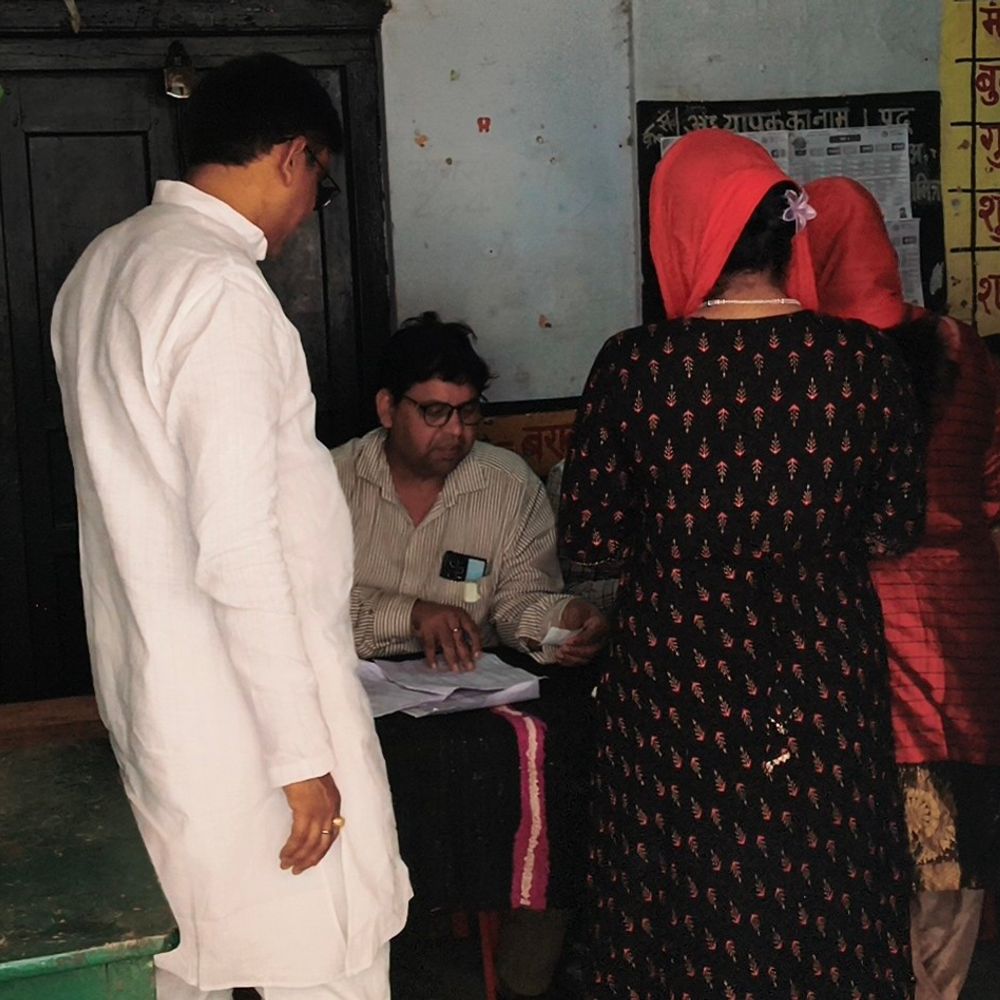 बुंदेलखंडी वार्ड उपचुनाव: दोपहर तक 38% मतदान:मिर्जापुर नगर पालिका परिषद सदस्य पद के लिए मतदान जारी