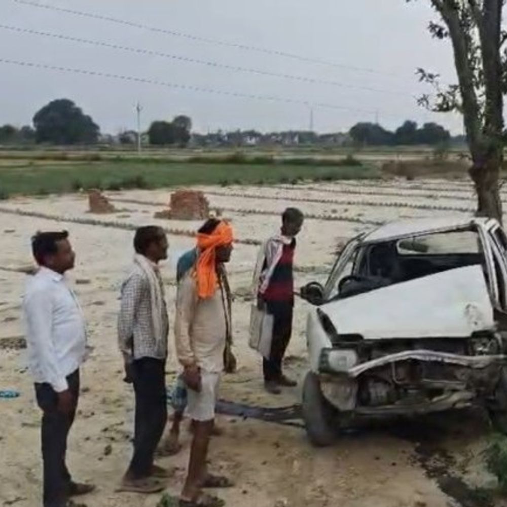 फतेहपुर में तेज रफ्तार कार पेड़ से टकराई:एक ही परिवार के 5 घायल, 2 की हालत गंभीर, कानपुर रेफर