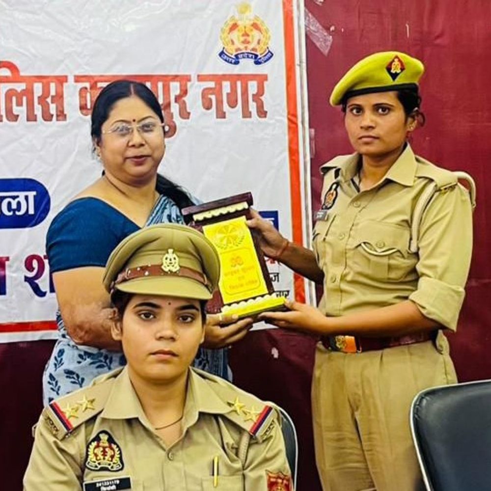 घाटमपुर में एसजे लॉ कॉलेज में साइबर जागरूकता कार्यक्रम:छात्रों को डिजिटल ठगी से बचाव के पुलिस कर्मियों ने बताए उपाय