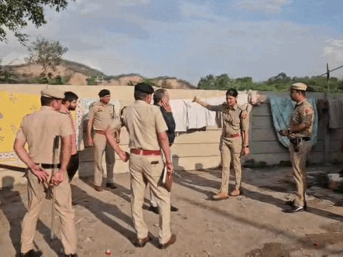 संवेदनशील बूथ एरिया में पुलिस का फ्लैग मार्च:  DC और DCP ने किया नेतृत्व, लोगों से किया शांतिपूर्वक मतदान की अपील – Panchkula News