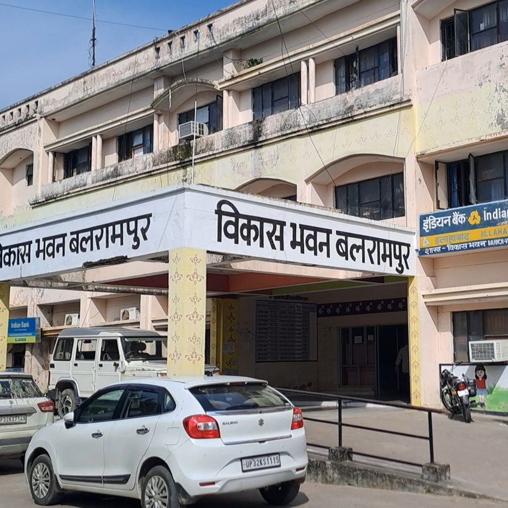 बलरामपुर में पंचायत सचिव निलंबित:वित्तीय अनियमितता और अनुशासनहीनता पर कार्रवाई