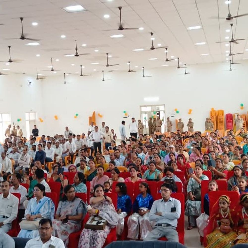 शिक्षामित्रों का मानदेय 18,000 रुपए हुआ:यूपी सरकार ने 17,054 शिक्षामित्रों को दिया लाभ, मंत्री सचान ने ममता पर साधा निशाना