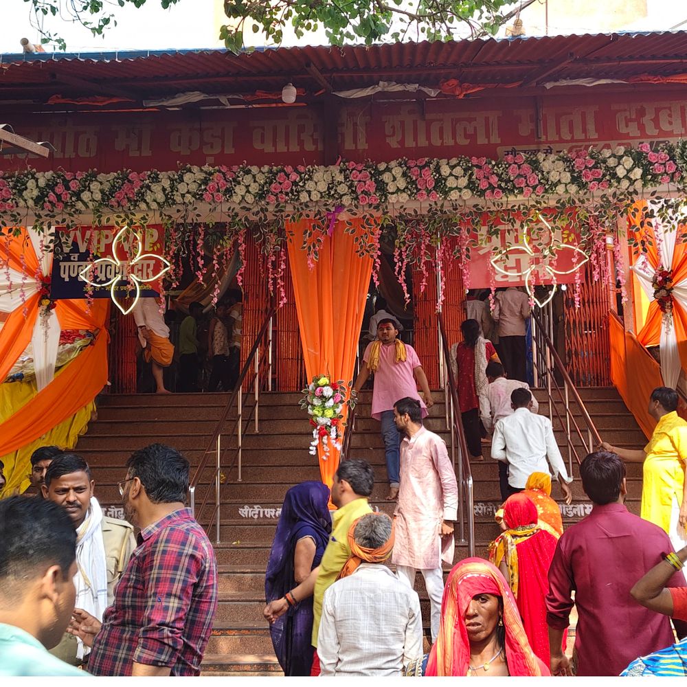 कौशांबी शीतला धाम से श्रद्धालु की बोलेरो चोरी:जौनपुर से मुंडन संस्कार में आया था परिवार, अज्ञात पर केस दर्ज