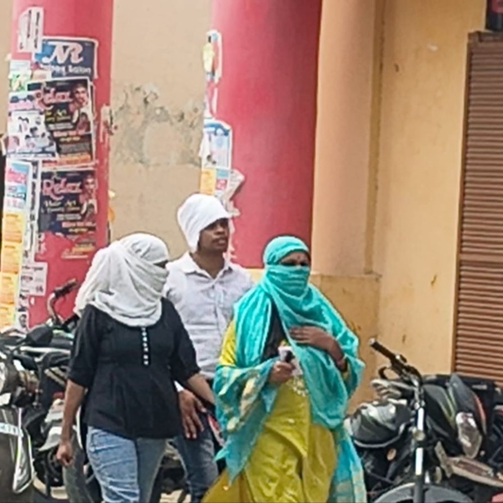 आजमगढ़ में बदला मौसम का मिजाज, तापमान में गिरावट:सोमवार को जिले के साथ-साथ आउटर वाले इलाकों में हुई थी बारिश