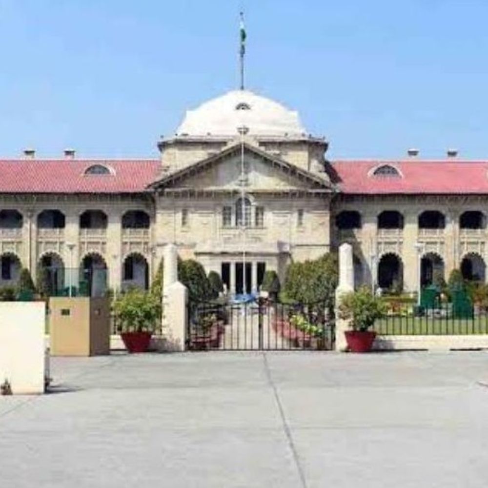 DIOS संभल पर हाईकोर्ट ने एक लाख जुर्माना लगाया:मनमाना आदेश पर हाईकोर्ट सख्त, आदेश रद्दकर कहा- वेतन से कए लाख जमा करें