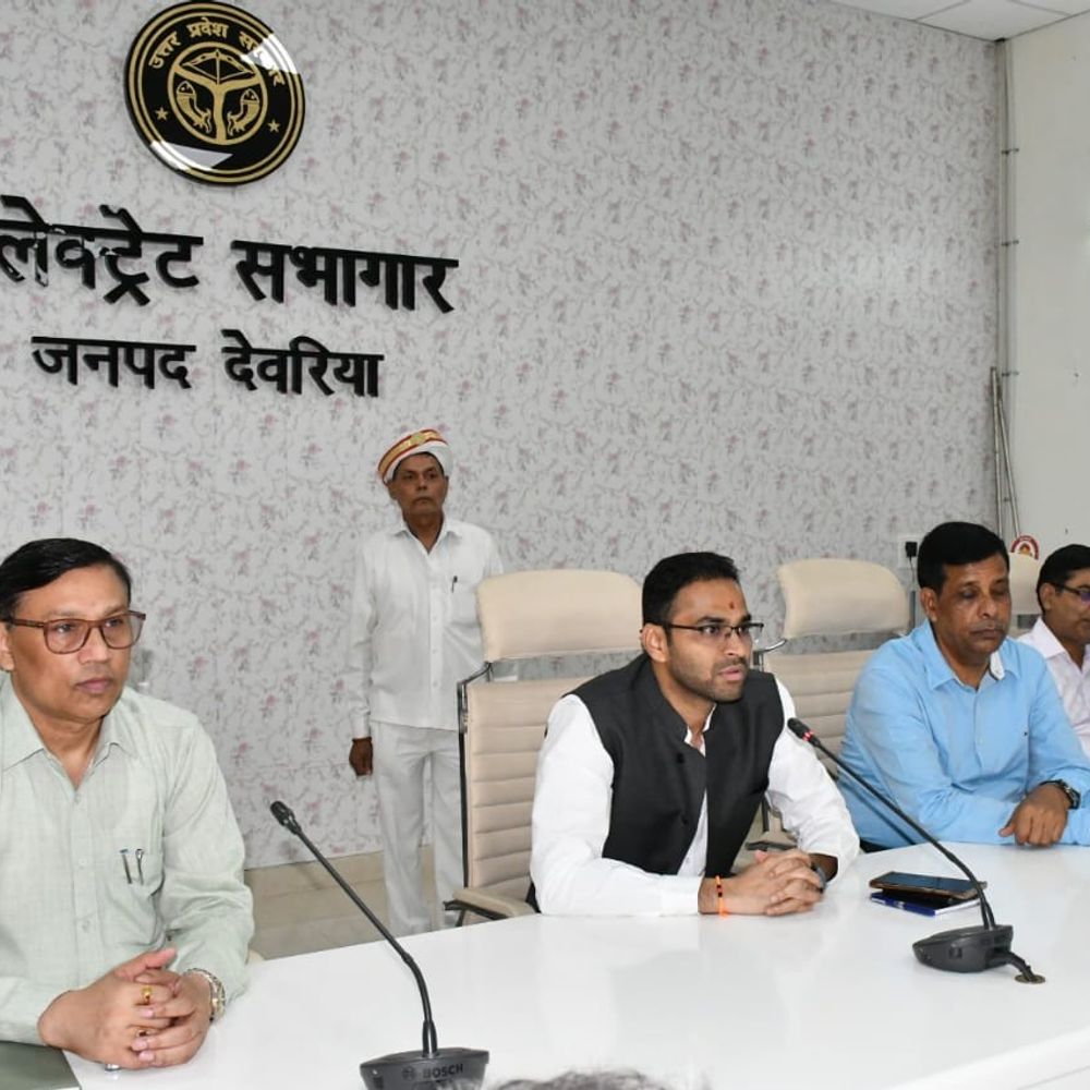 देवरिया के नए जिलाधिकारी ने बताईं प्राथमिकताएं:बोले- स्वास्थ्य, शिक्षा पर रहेगा विशेष ध्यान, संवाद पर जोर दिया