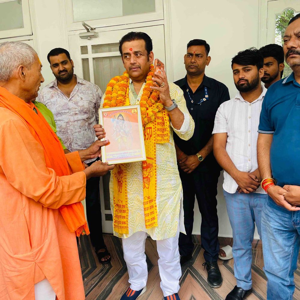 गोरखपुर मेडिसिटी योजना में मालिकाना हक की मांग:सांसद से मिले मकान बचाओ संघर्ष समिति के लोग, बोले- जल्द हो कार्रवाई
