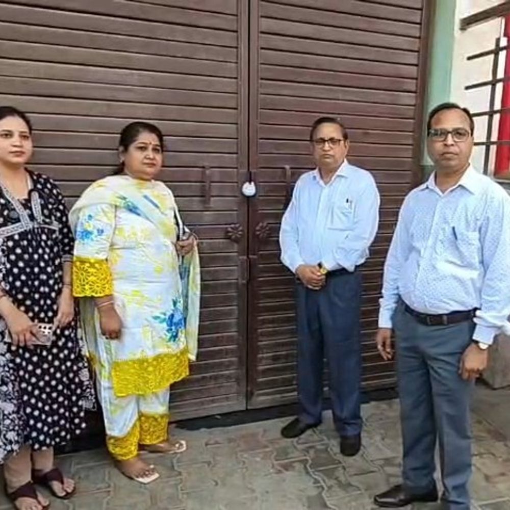 फर्रुखाबाद सीएमओ ने गायत्री नर्सिंग होम सील किया:ऑपरेशन के दौरान गर्भवती महिला की मौत के बाद कार्रवाई