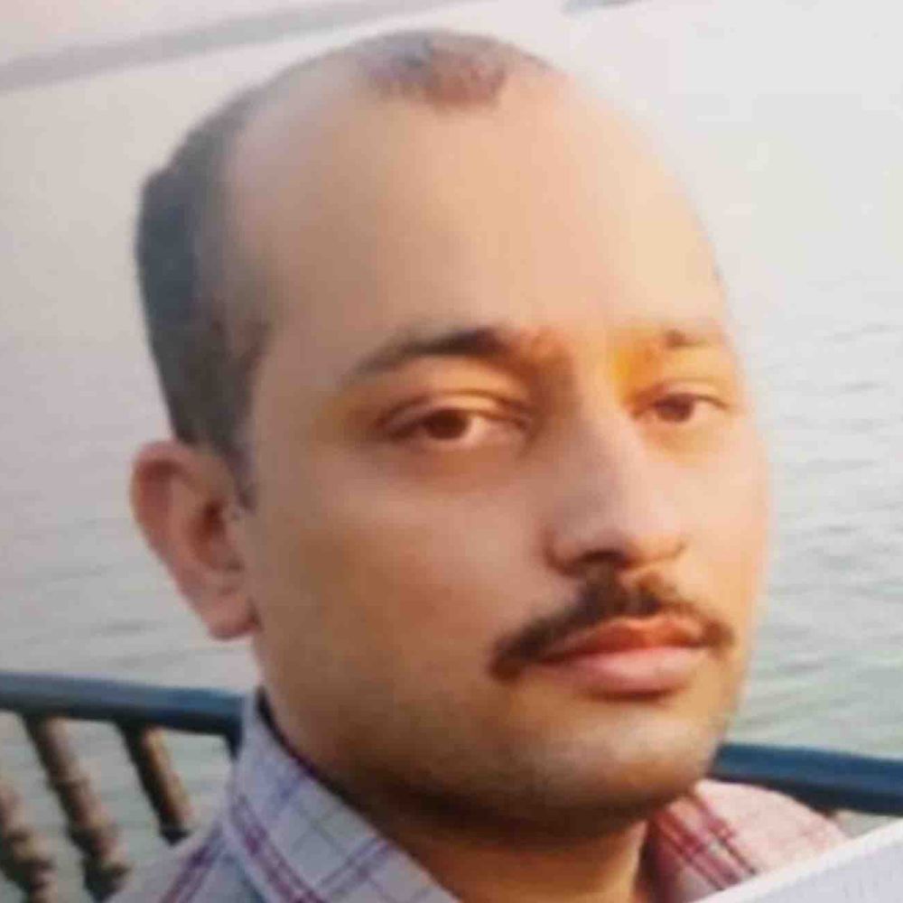 हैंडब्रेक न लगने से पीछे सरकी एंबुलेंस:नीचे दबकर एयरफोर्स कर्मी की मौत, 1 साल पहले कानपुर में हुआ था तबादला