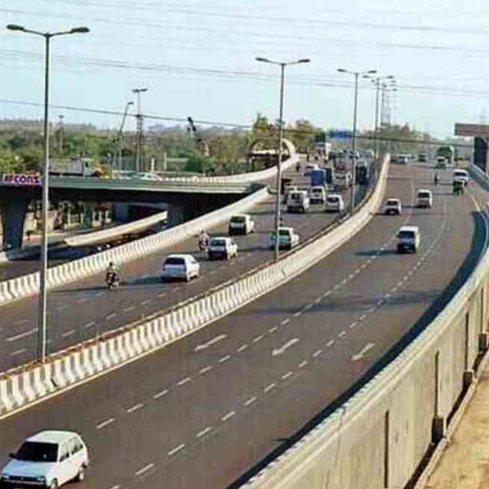 IPL मैच के दौरान इस्तेमाल होने वाले कैमरे बंद:CCTV के उपकरण चोरी, लखनऊ में सेफ सिटी के तहत लगे थे; FIR दर्ज