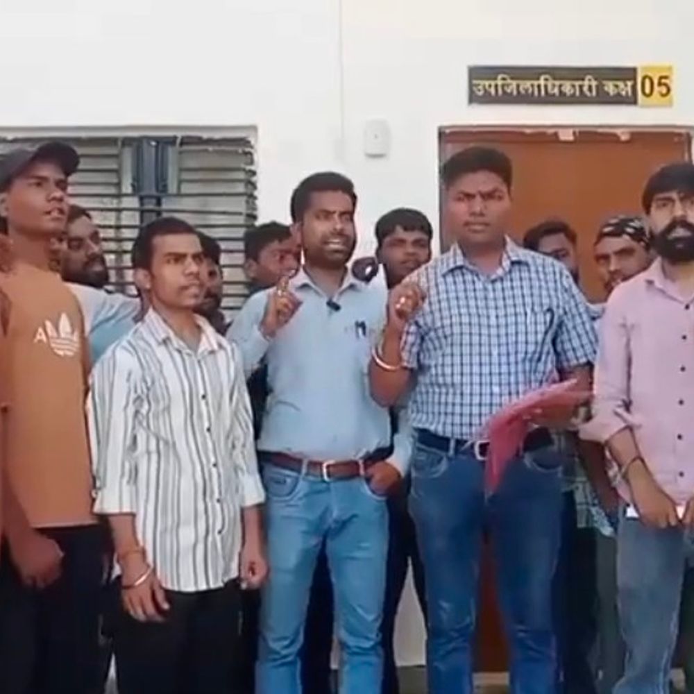 महाराणा प्रताप पार्क में मूर्ति से छेड़छाड़ पर आक्रोश:एसडीएम को ज्ञापन सौंपा, प्रतिमा और सीसीटीवी लगाने की मांग