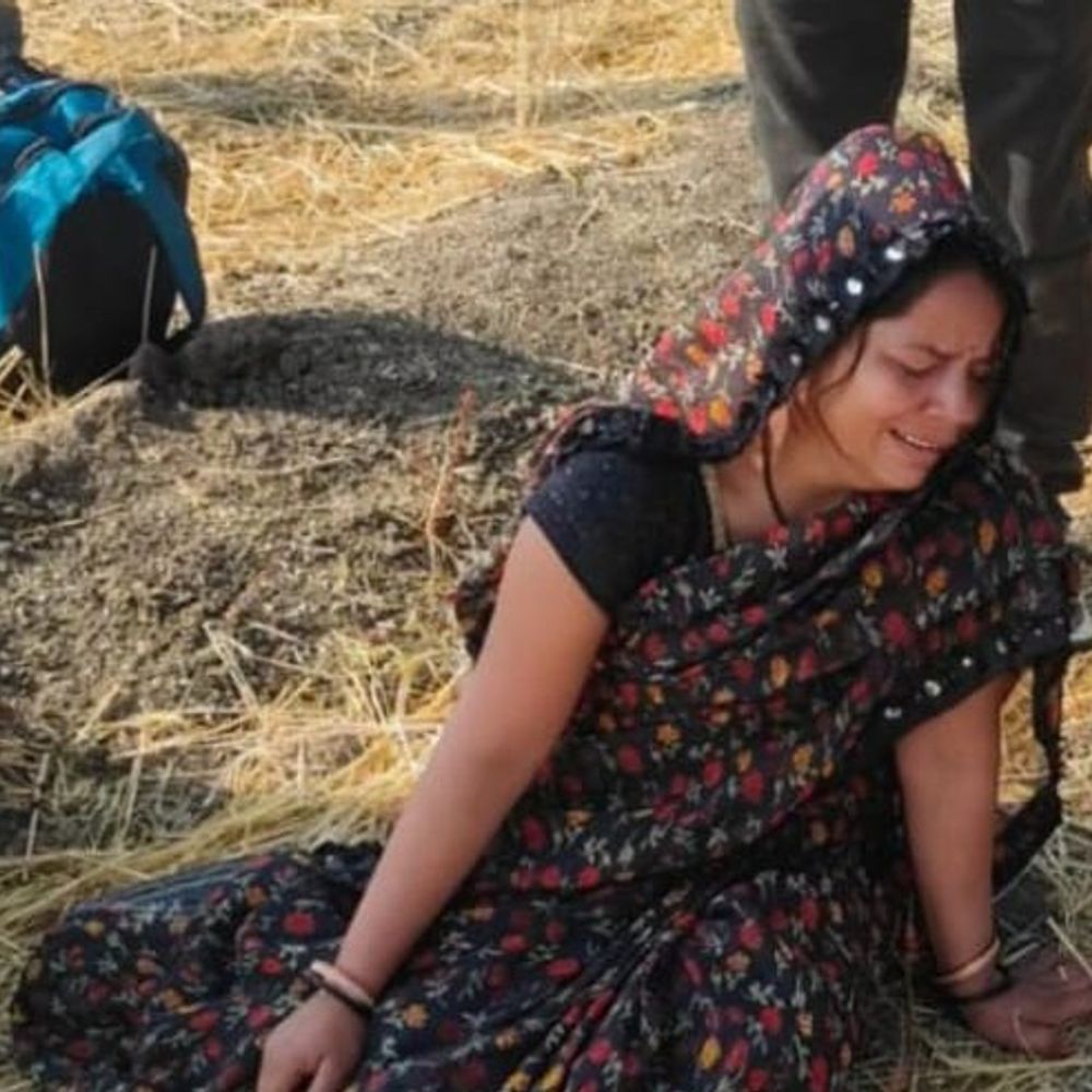 जालौन में युवक का शव फंदे पर लटका मिला:पत्नी 7 महीने से मायके में थी, ससुराल में हुआ था झगड़ा, हत्या का आरोप