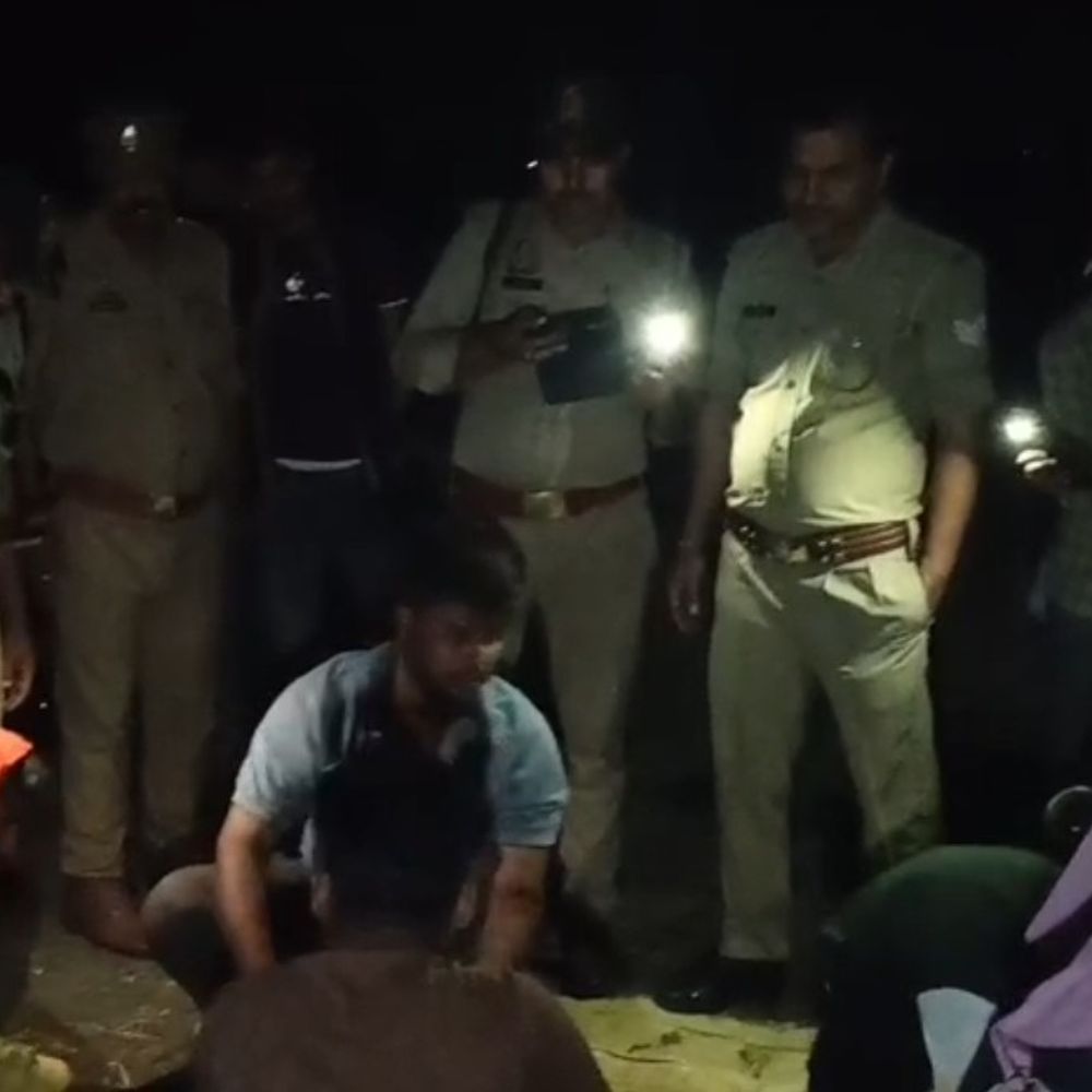 थ्रेसर में साड़ी फंसने से महिला की मौत:बांदा के बबेरू में गेहूं कटाई के दौरान हुआ हादसा, पुलिस जांच में जुटी