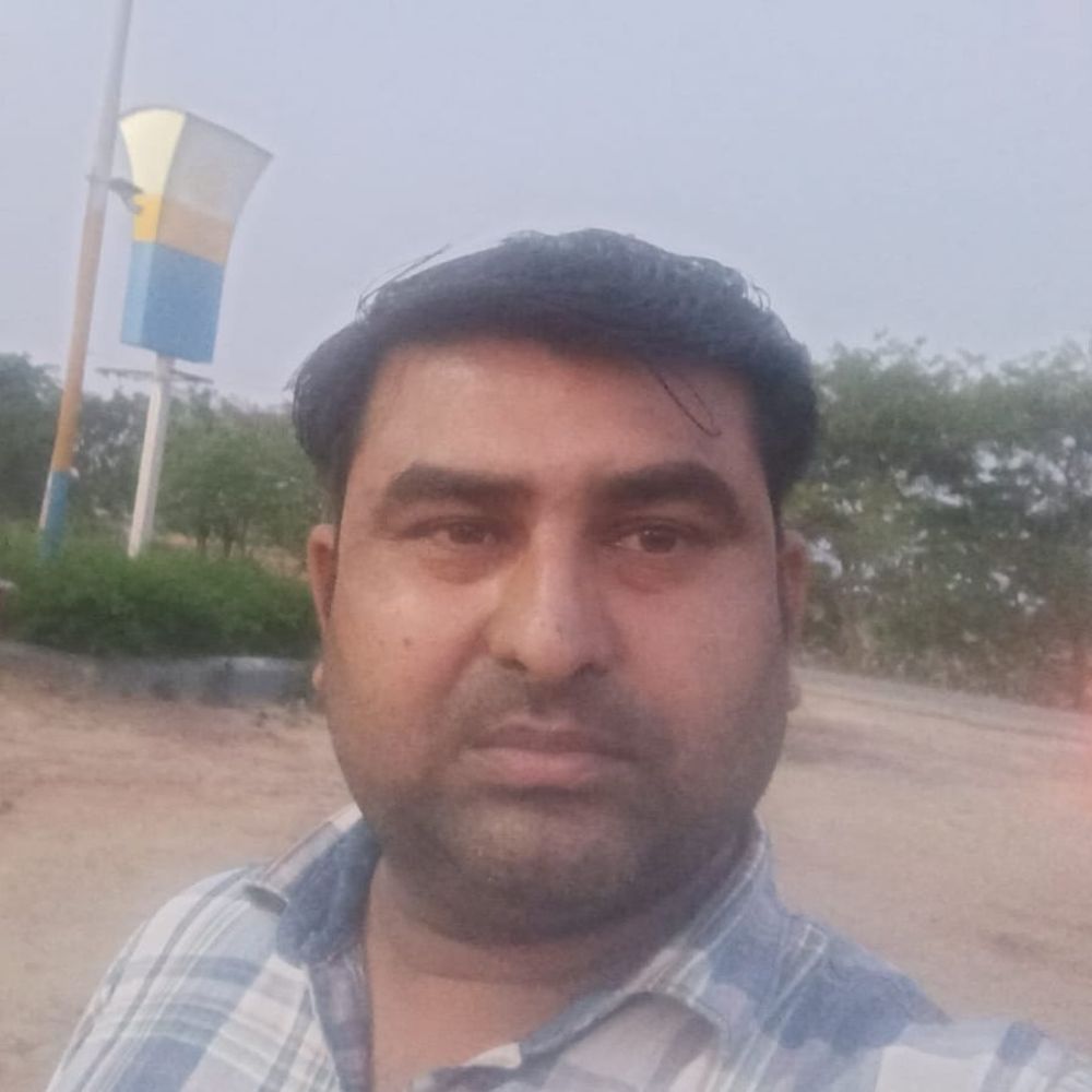 बदायूं में दंपती से जेवरात और नकदी लूटी:शादी में जाते समय बदमाशों ने की वारदात, चलती बाइक की चाबी निकाल ली