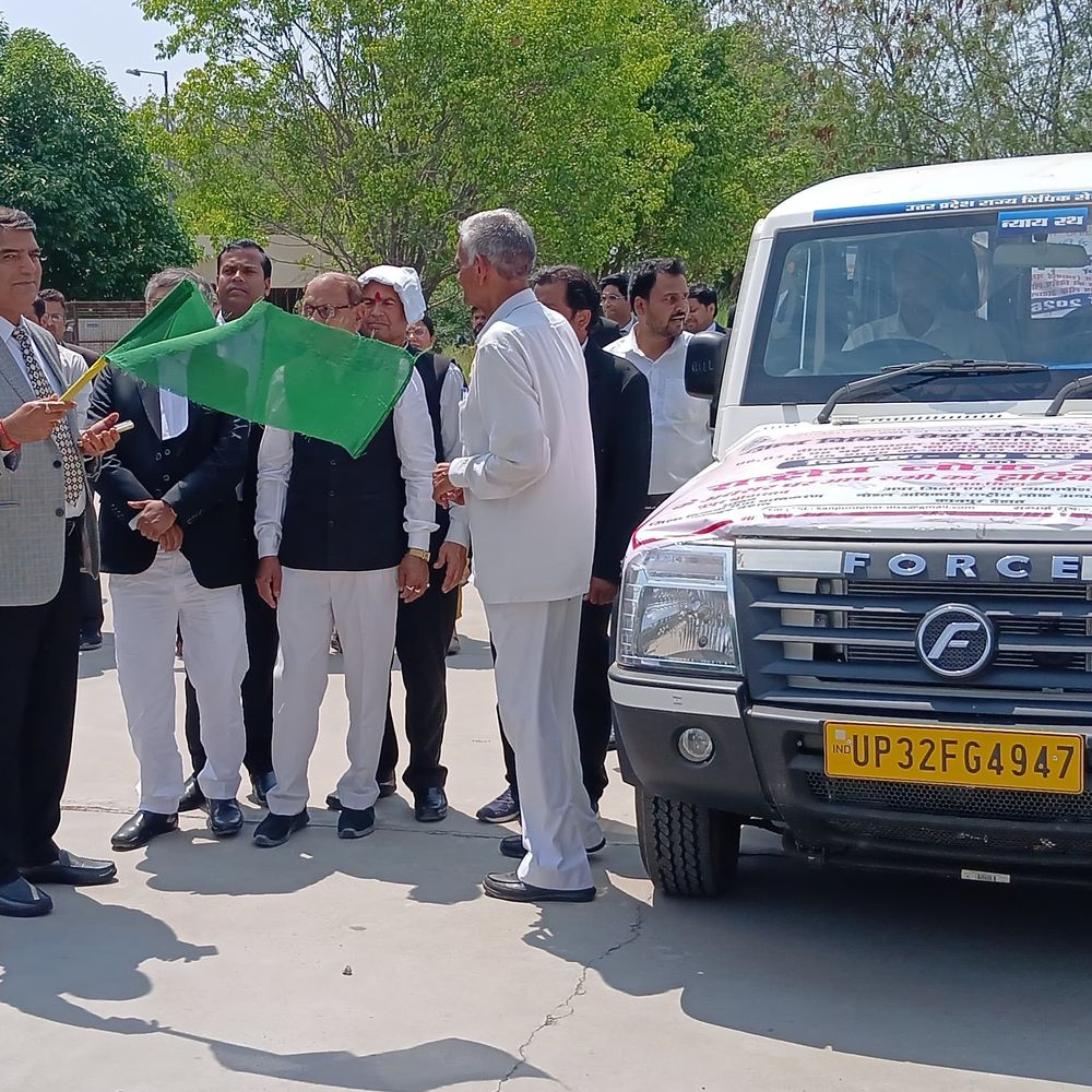 कानपुर देहात में राष्ट्रीय लोक अदालत 9 मई को:जागरूकता के लिए प्रचार वाहन को हरी झंडी दिखाकर किया रवाना
