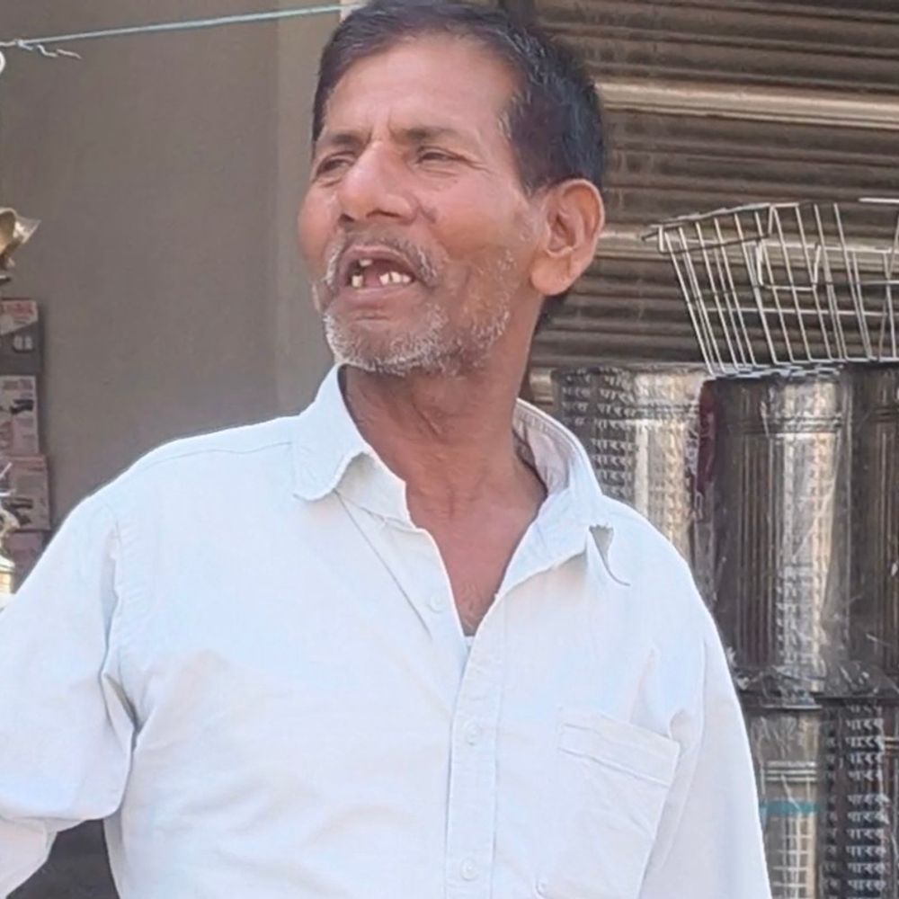 हरदोई में ग्राहक बुलाने पर दो दुकानदारों में मारपीट:पिहानी चुंगी के पास हुआ विवाद, सरिया से हमला; 4 पर केस दर्ज