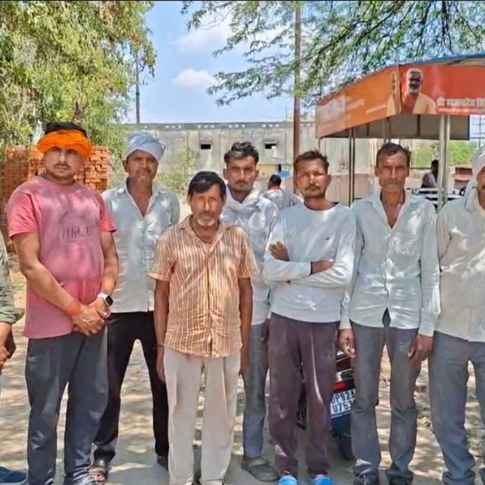 जालौन में महिला का फंदे से लटका मिला शव:पुलिस परिजनों से कर रही पूछताछ, जांच जारी