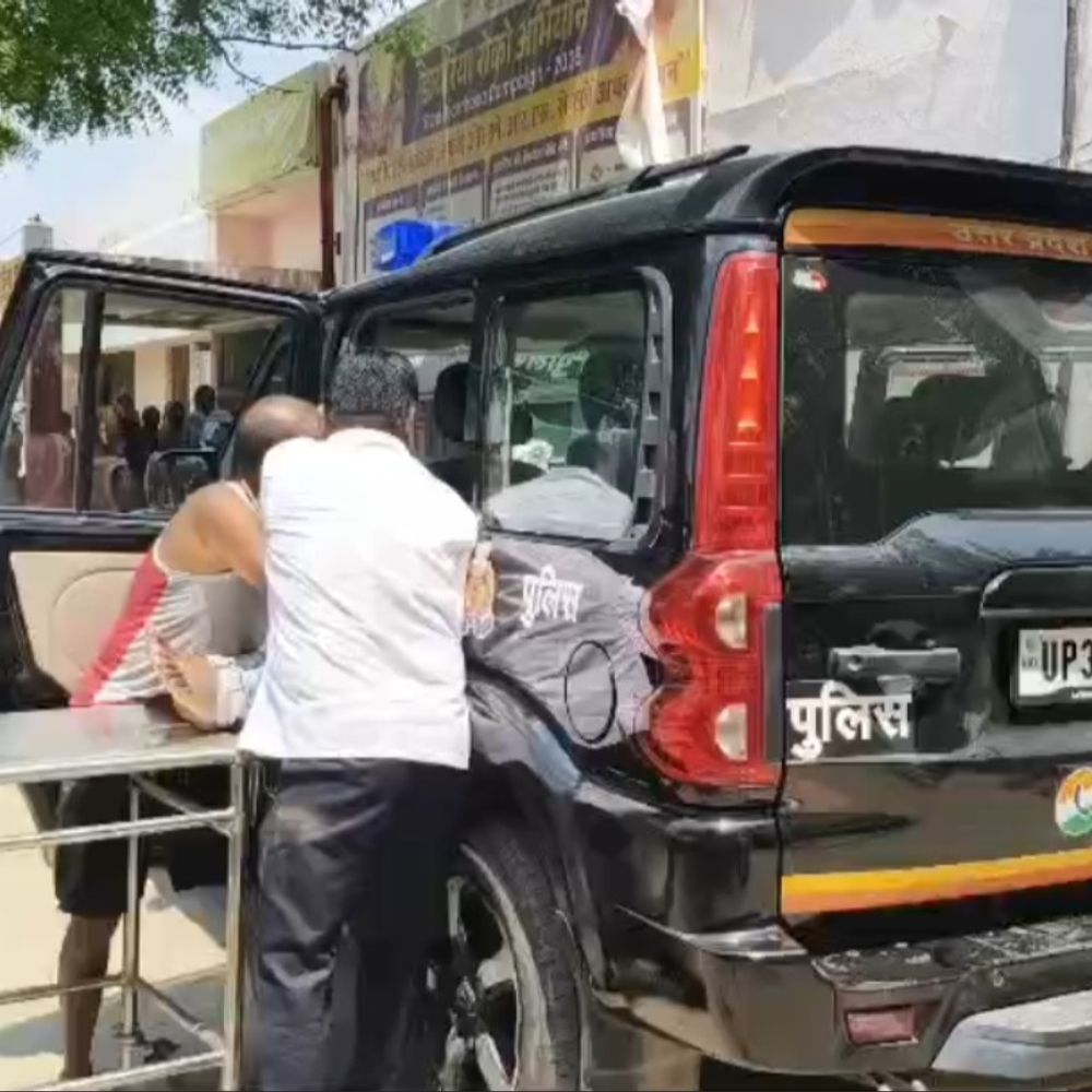जालौन में तेज रफ्तार ट्रक ने बाइक को मारी टक्कर:जोल्हुपुर-हमीरपुर हाईवे पर युवक ने तोड़ा दम, पुलिस ट्रक की तलाश में जुटी