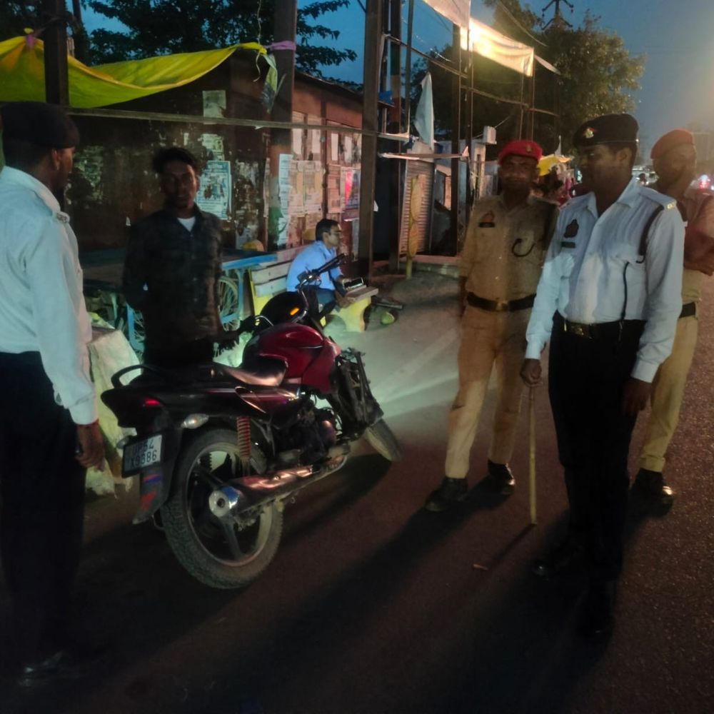 मऊ में 415 वाहनों का चालान, दो गाड़ियां सीज:ट्रैफिक पुलिस और जिला पुलिस की संयुक्त टीम ने की कार्रवाई