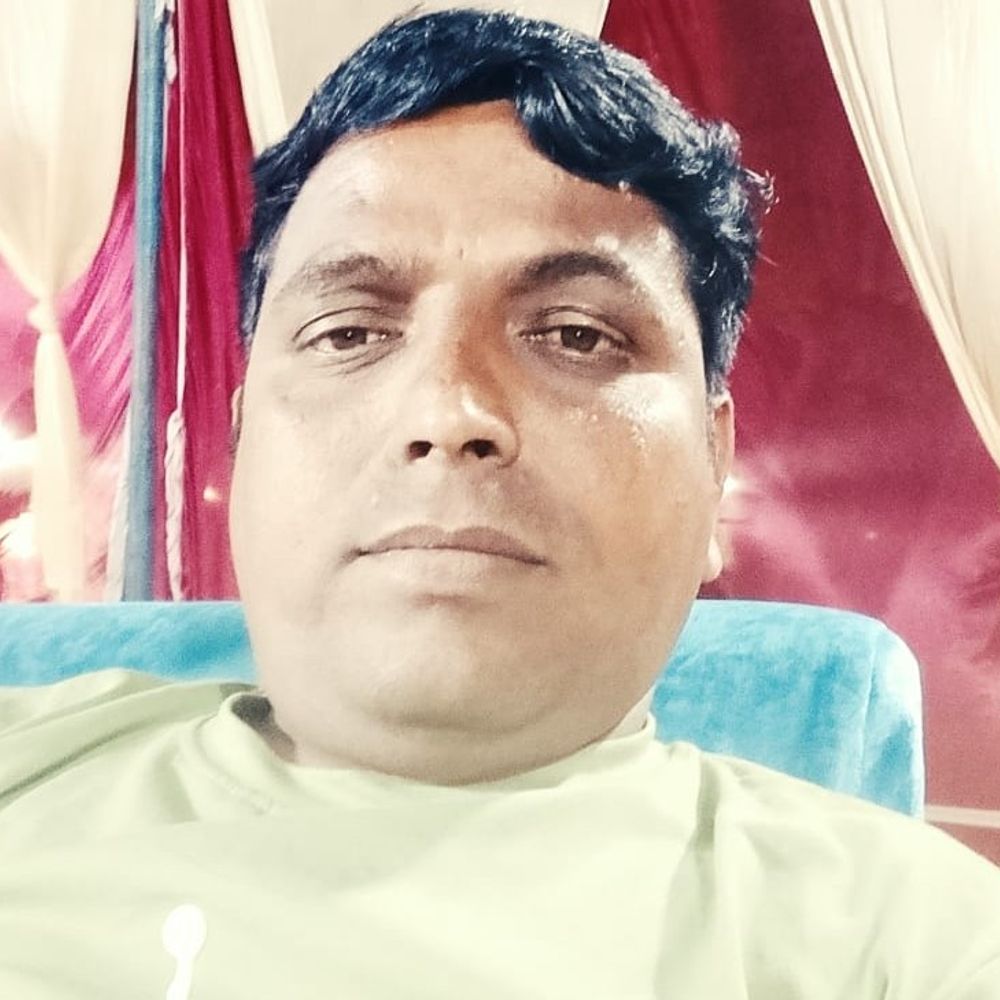 कुशीनगर में रोडवेज बस-ट्रक भिड़े, 2 की मौत:5 घायल,1 की हालत गंभीर; ग्रामीणों ने बस में फंसे यात्रियों को बाहर निकाला