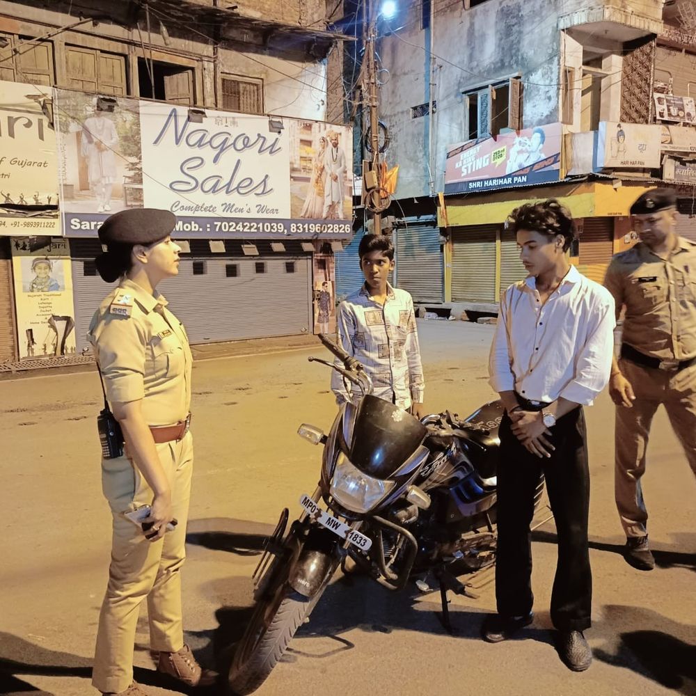 ग्वालियर पुलिस ने 201 वारंटियों को गिरफ्तार किया:  रात भर चला ‘कॉम्बिंग गश्त’ अभियान, हिस्ट्रीशीटरों की भी जांच हुई – Gwalior News