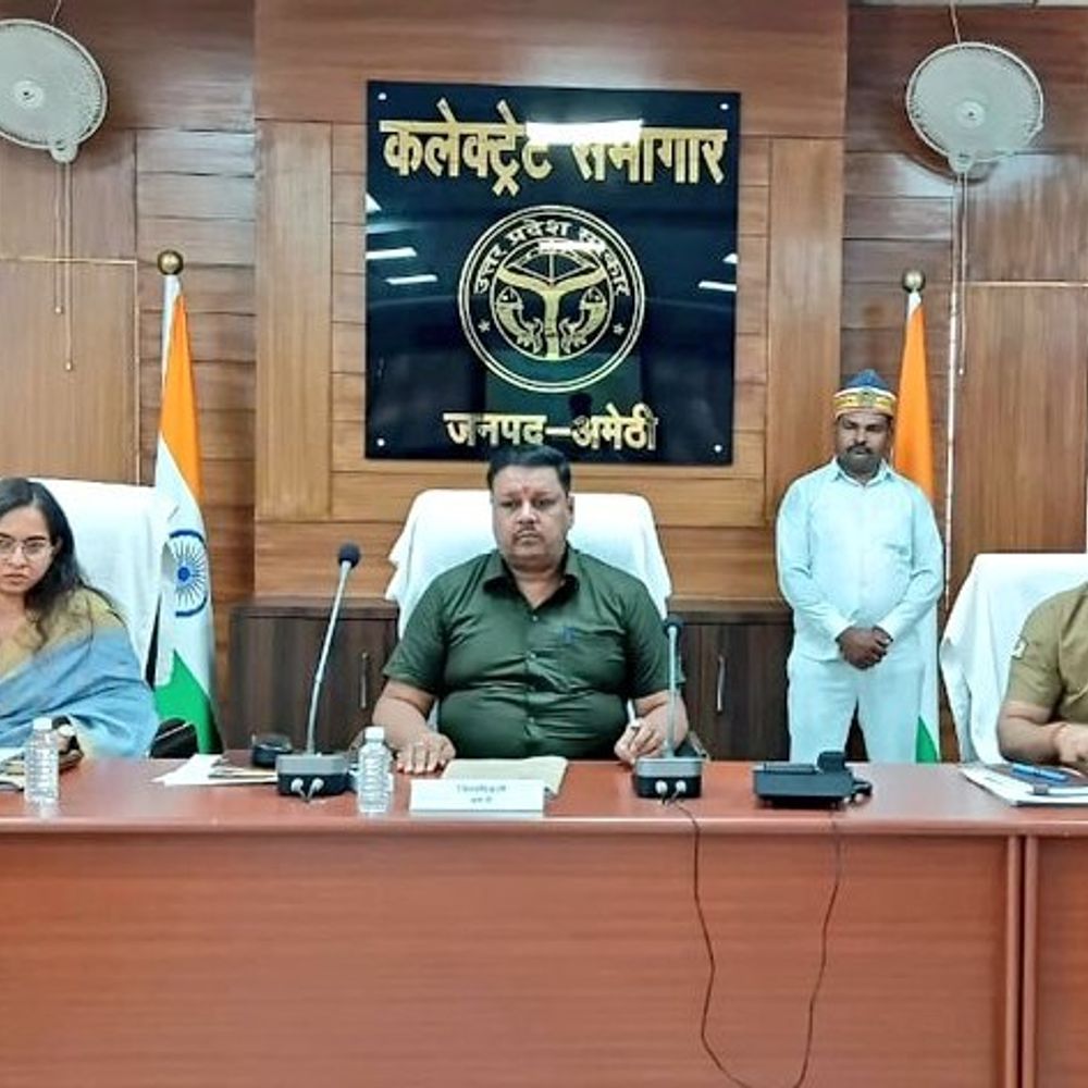 हीट वेव, बाढ़, सूखा प्रबंधन पर डीएम ने की बैठक:अमेठी में एक्शन प्लान तैयार, 24 घंटे डॉक्टरों की निगरानी के निर्देश