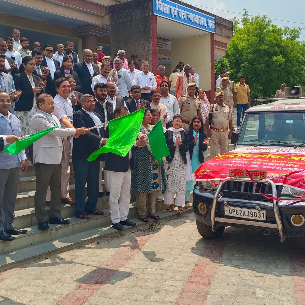 राष्ट्रीय लोक अदालत के लिए प्रचार वाहन रवाना:जिला जज ने 9 मई को होने वाली अदालत के लिए दिखाई हरी झंडी