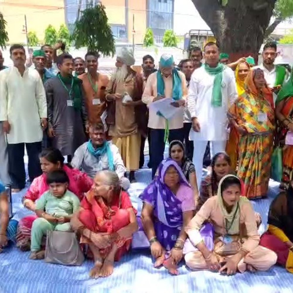 भाकियू लोकशक्ति ने सौंपा ज्ञापन:विभिन्न समस्याओं पर आंदोलन की चेतावनी, आवारा पशुओं को पकड़कर गौशालाओं में भेजने की मांग