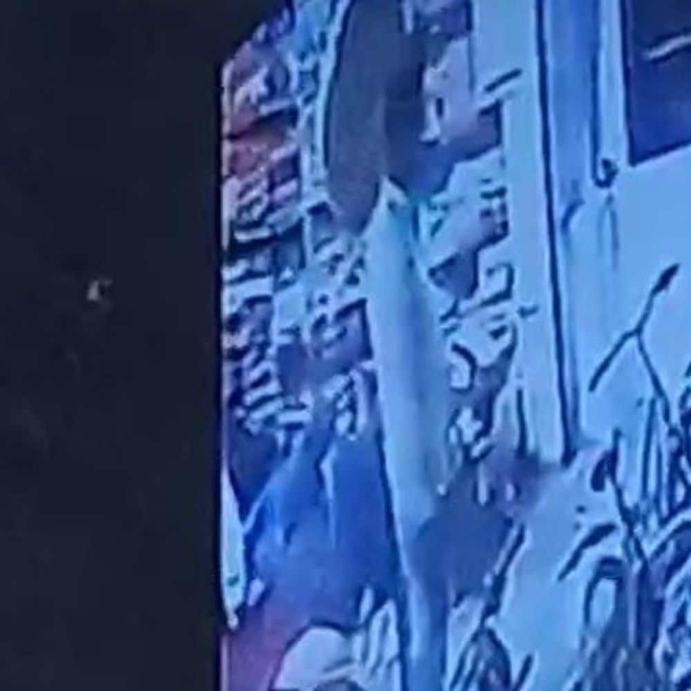 उन्नाव में दिनदहाड़े फायरिंग का VIDEO:युवक ने तमंचे से फायर किया, पीड़ित ने CM से की शिकायत