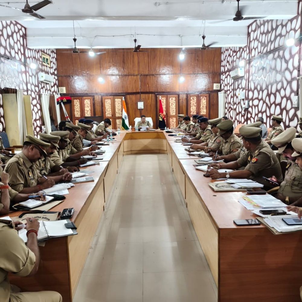 गोंडा एसपी ने क्राइम मीटिंग में दिए सख्त निर्देश:12 अपराधियों की खोली गई हिस्ट्रीशीट, अपराध पर कसेगा शिकंजा