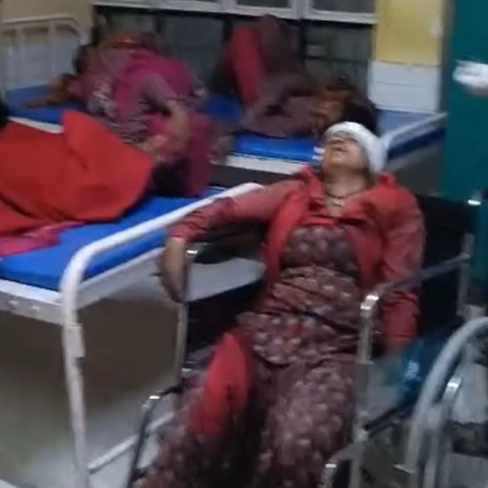 बिलासपुर में पिकअप पलटने से क्षतिग्रस्त, 18 लोग घायल:महिला ठेकेदार समेत कई मजदूर अस्पताल में भर्ती
