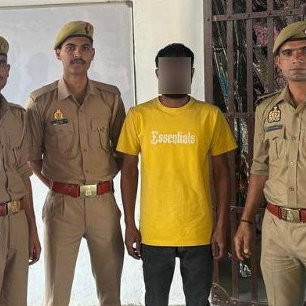 बुलंदशहर में छह महीने के लिए जिलाबदर अपराधी गिरफ्तार:अवैध चाकू के साथ पकड़ा गया, आगे की कानूनी कार्रवाई जारी
