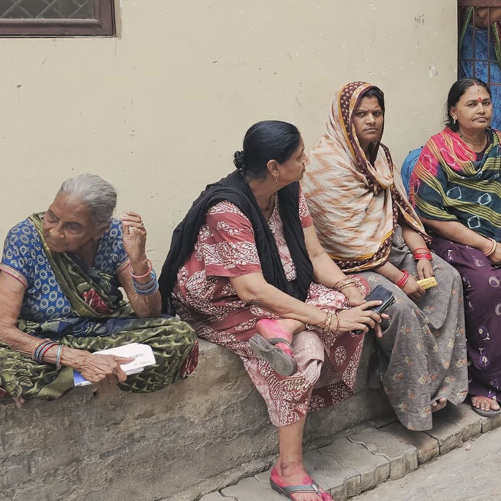 उन्नाव गंगा सेतु परियोजना: प्रभावित परिवारों को मिलेगा मुआवजा:47 परिवारों के 37 मकानों के मालिक DM से मिले