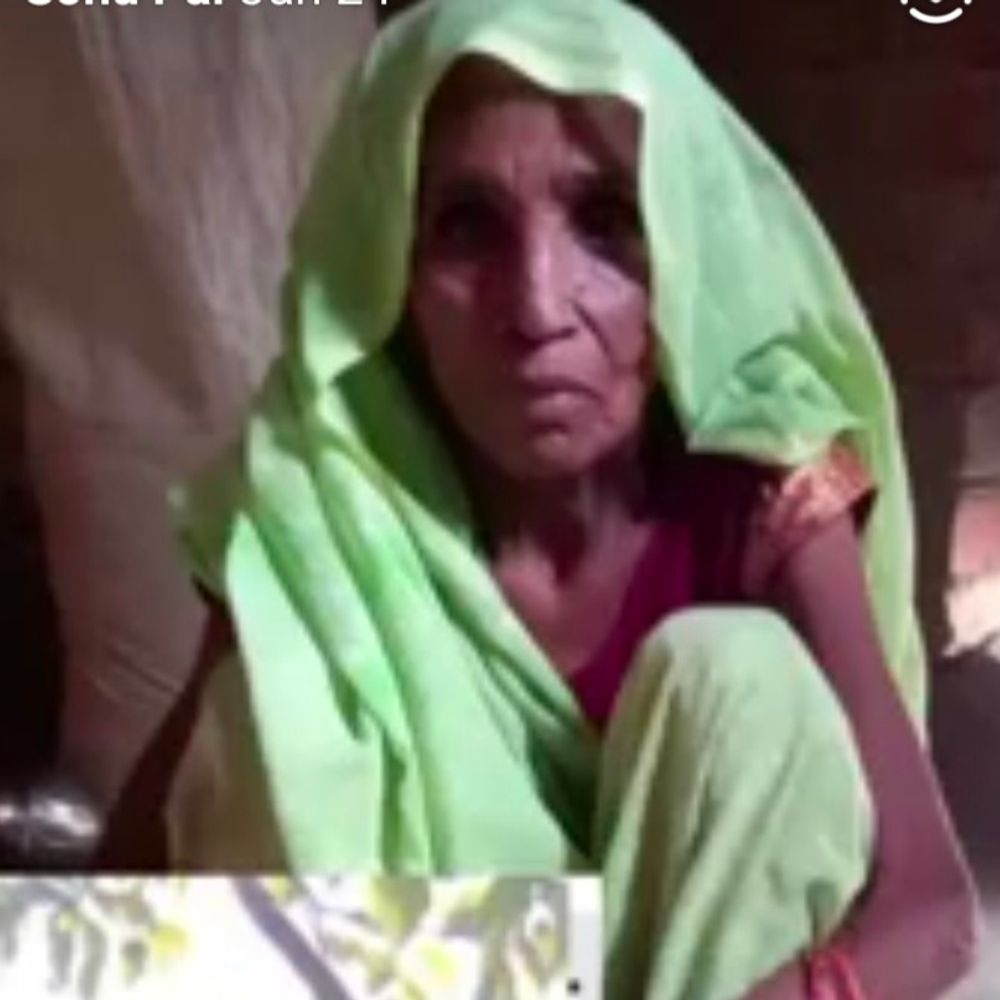 हरदोई में दीवार गिरने से बुजुर्ग महिला की मौत:लोगों ने कड़ी मशक्कत से मलबे से निकाला, पति की पहले हो चुकी मौत