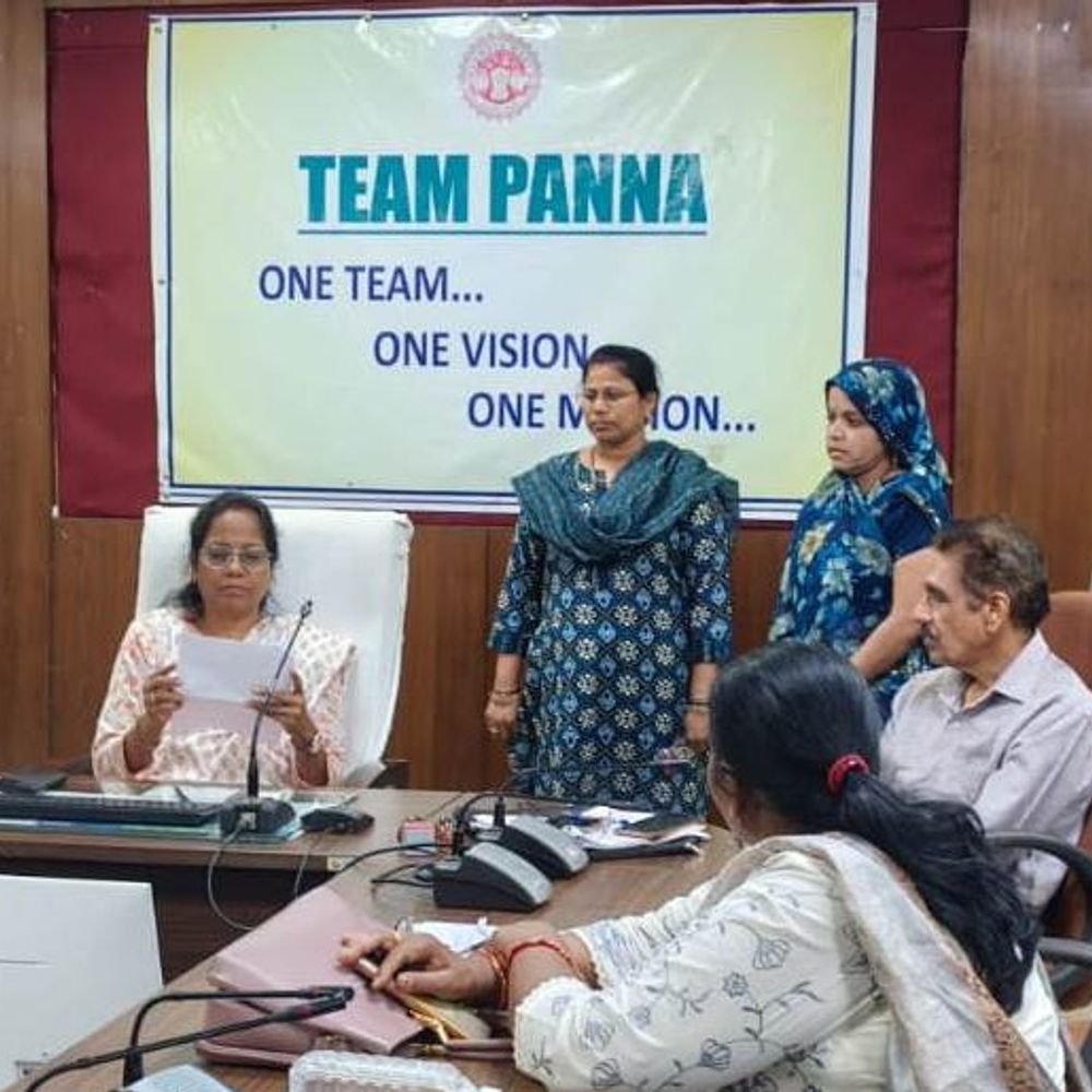जनगणना कार्य में लापरवाही पर 2 टीचर निलंबित:  पन्ना में कलेक्टर का सख्त एक्शन; कर्मचारी पर भी कार्रवाई के निर्देश – Panna News