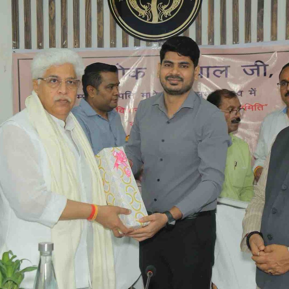 गाजियाबाद में याचिका समिति की बैठक आयोजित:14 मामलों की समीक्षा, अधिकारियों को समय पर काम पूरा करने के निर्देश