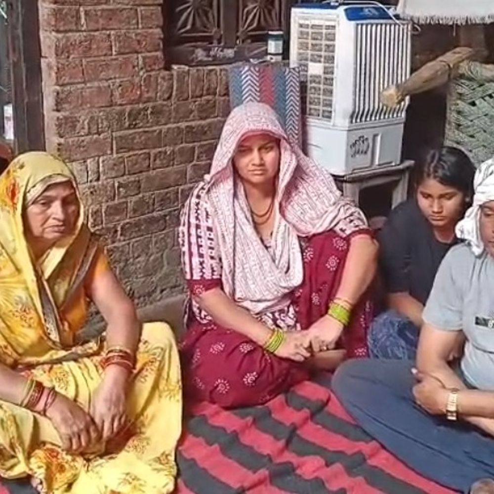 बुलंदशहर में युवती को जिंदा जलाने का मामला:11 दिन बाद भी 4 आरोपी फरार, पुलिस ने घोषित किया 25-25 हजार का इनाम