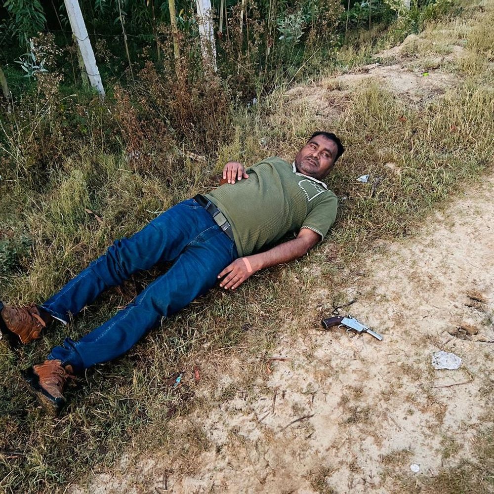 11 साल से फरार हत्यारोपी तांत्रिक मुठभेड़ में गिरफ्तार:अमरोहा में पुलिस ने पैर में मारी गोली, ठगी-दुष्कर्म सहित 9 मुकदमे दर्ज