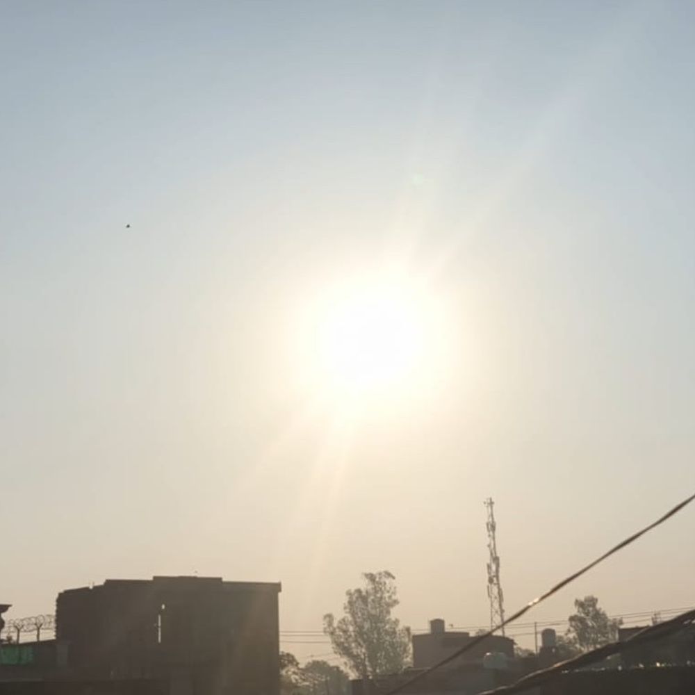 सहारनपुर में धूप निकली, गर्मी ने फिर दी दस्तक:बारिश-ओले से राहत, किसानों को सब्जियां सड़ने का डर