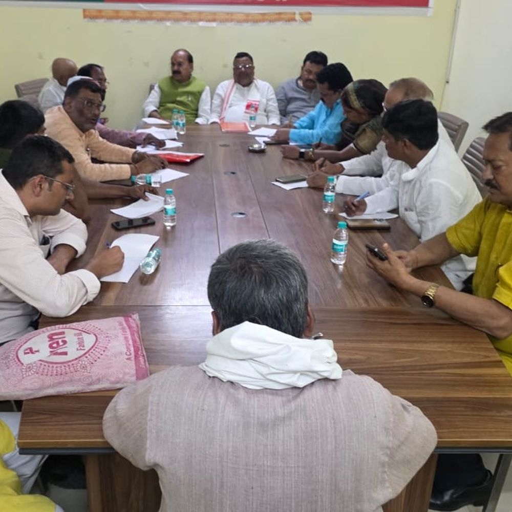 देवरिया में भाजपा की मासिक समीक्षा बैठक संपन्न:बूथ सत्यापन और प्रशिक्षण पर जोर देने के निर्देश