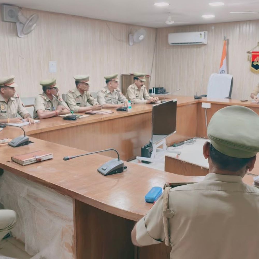 अमरोहा एसपी ने सड़क सुरक्षा पर की समीक्षा बैठक:'जीरो फेटालिटी डिस्ट्रिक्ट' बनाने पर दिया जोर, कड़े निर्देश दिए