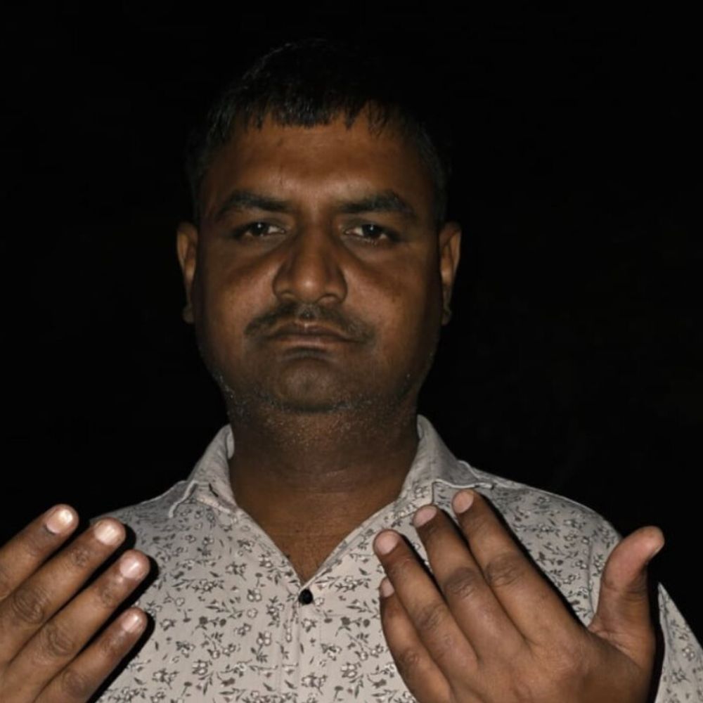 आगरा के जारूआ कटरा में बसपा नेता पर फायरिंग:हमलावर मोबाइल लूटकर फरार, पुलिस जांच में जुटी