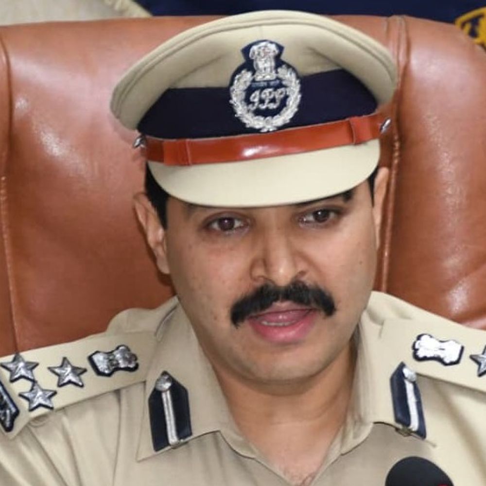 साइबर क्राइम रोकने को लेकर एलर्ट:डीआईजी ने पर्यटकों और श्रद्धालुओं से सतर्क रहने की अपील की, चारधाम यात्रा के बीच ऑनलाइन ठगी बढ़ी
