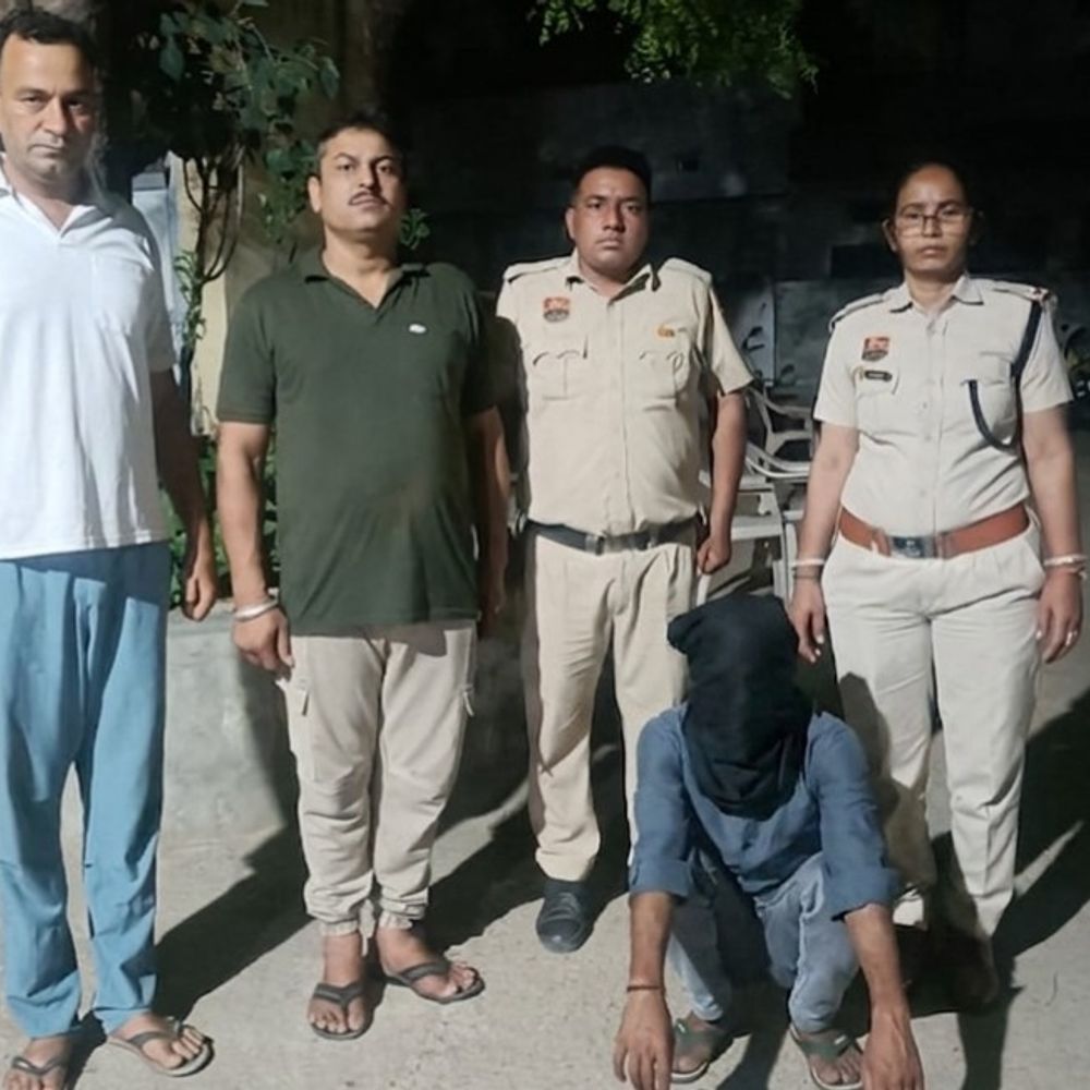 महेंद्रगढ़ पुलिस ने पकड़ा नशा तस्कर:  मकान पर की छापेमारी, तलाशी में मिला गांजा, टिन के कमरे में छिपाकर रखा – Mahendragarh News