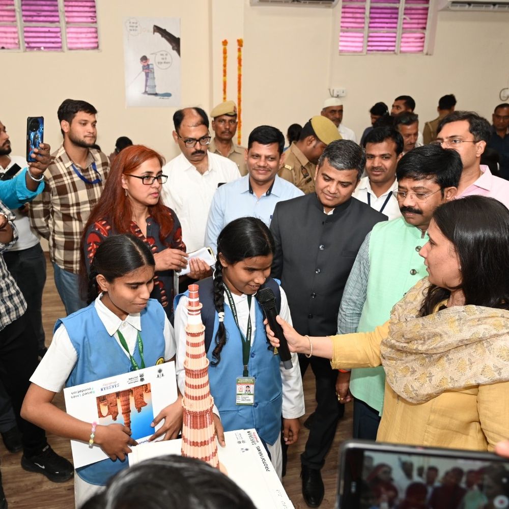 दिव्यांग बच्चों ने इलाहाबाद संग्रहालय में छूकर जाना इतिहास:प्रयागराज में 'अनुभव वीथिका' का शुभारंभ, राज्यपाल ने किया उद्घाटन